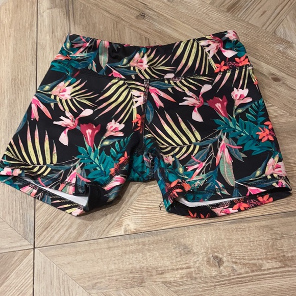 Old navy kids sports bra and spandex - Picture 3 of 4